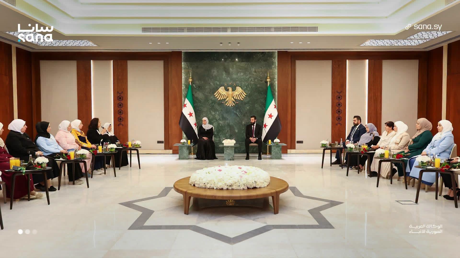 الرئيس أحمد الشرع وعقيلته السيدة لطيفة الدروبي ‏يستقبلان في قصر الشعب