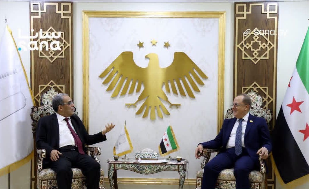 بحث وزير التعليم العالي والبحث العلمي مروان الحلبي اليوم الأحد مع سفير جمهورية الجزائر الديمقراطية الشعبية لدى ‏سوريا عبد القادر قاسمي الحسني، تعزيز التعاون العلمي. ‏