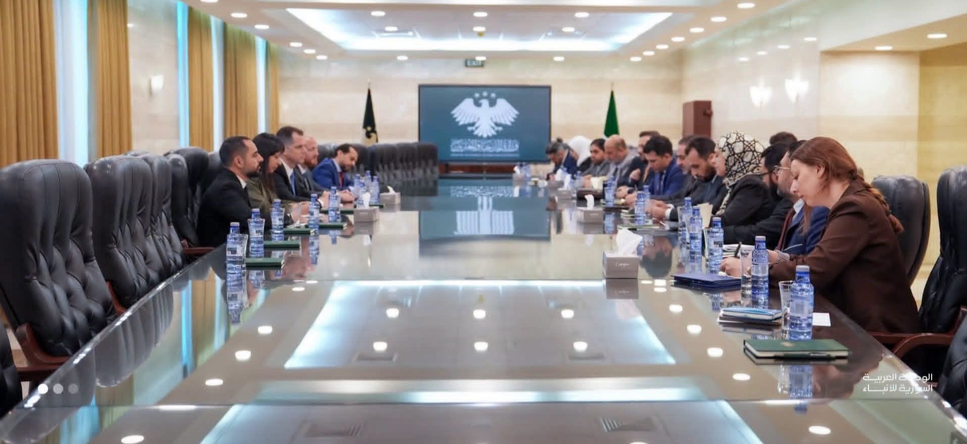 مدير إدارة التعاون الدولي في وزارة الخارجية والمغتربين قتيبة قاديش يلتقي وفداً من وزراة الخارجية الأمريكية برئاسة آندرو كنت